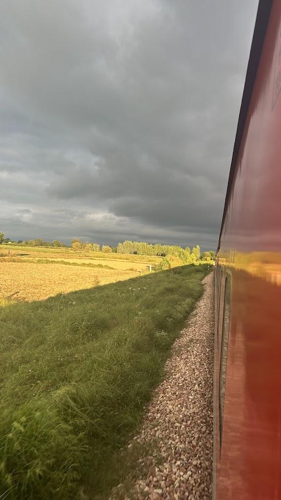 インドの寝台列車からの景色