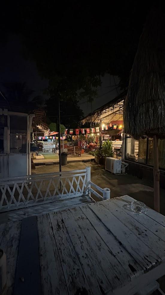 Do Dee Cafeのバー