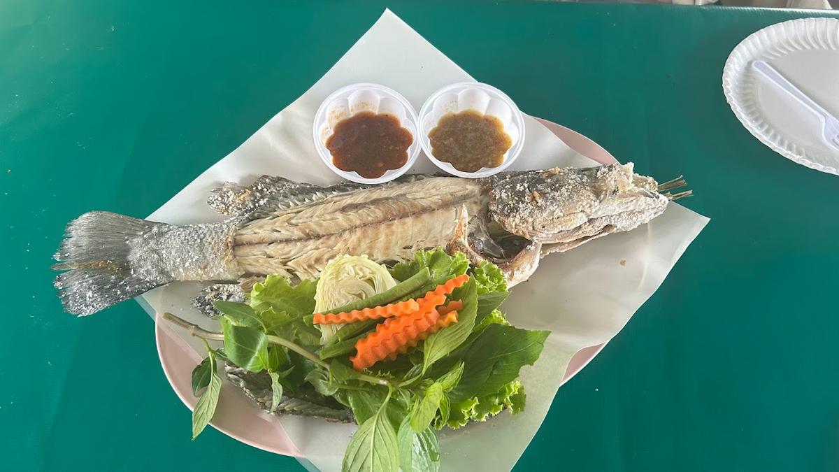 タリンチャン水上マーケットで食べた焼き魚