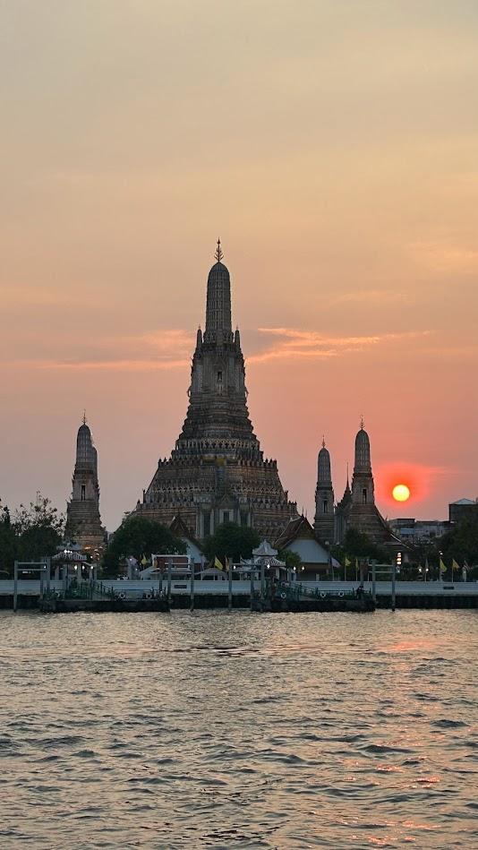 夕陽とワット・アルン