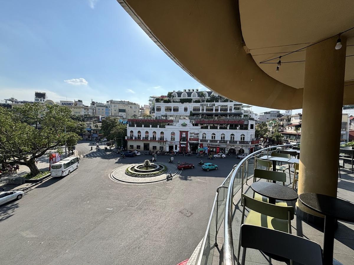 ドンキンギアントゥック広場