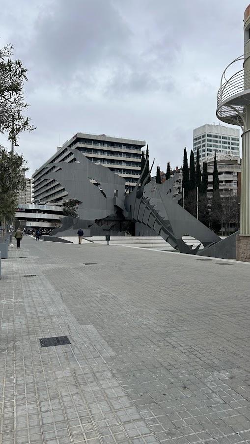 バルセロナ・サンツ駅の横の公園